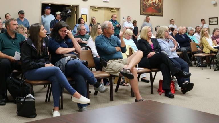 Public opposes property ordinance Public opposes property ordinance