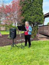 Rose Wolverton, president of the Snufftown Garden Club, speaks at the dedication of a Blue Star Memorial in Vernon. (Photos by Daniele Sciuto)
