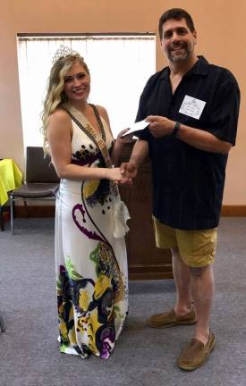 Charity concert raises $800 Queen of the Fair Kelly Wask is shown with John Abate from the Wantage Animal Control Facility.
