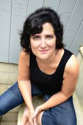 Newton Theatre reveals next comedy installment Robin Fox
