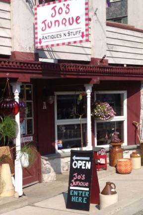 New antique shop opens in Lafayette