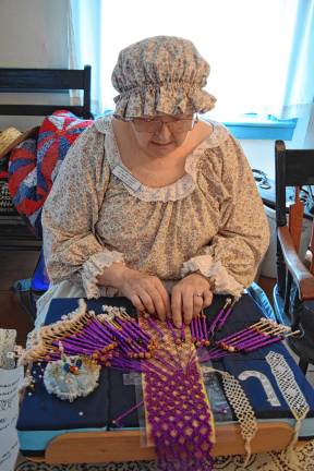 A trip back in time <b>DAR member Clara Eastby makes a scarf of bobbin lace.</b>