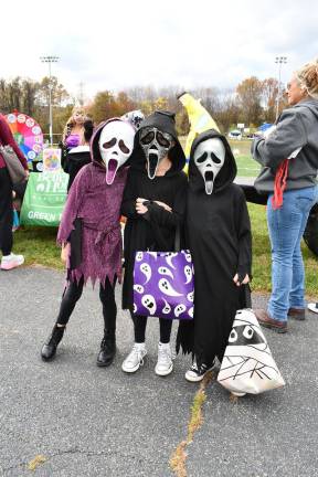 Vernon holds trick or trail event <b>Maresa, Lilyanna and Hunter Trigg are shown.</b>