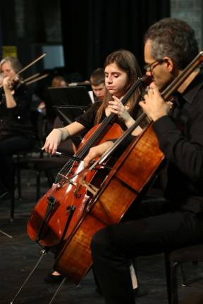 Vernon high school orchestra rehearses with pros Alyssa DeCanio on Cello
