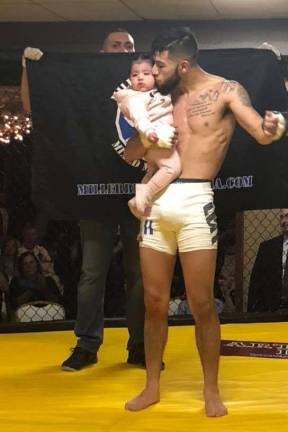 Cristian Santos celebrates his victory with his daughter.