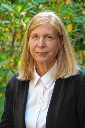 4 vie for 3 seats on Vernon council <b>Sandra Ooms</b>