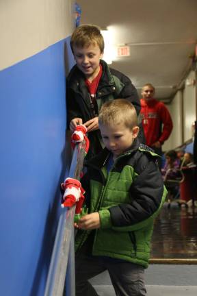 Wantage holds tree lighting Brothers Kevin and Christopher Fett did not need the elf on the shelf. They had Santa races on the railing to pass the time at the tree lighting while waiting for Santa to arrive.