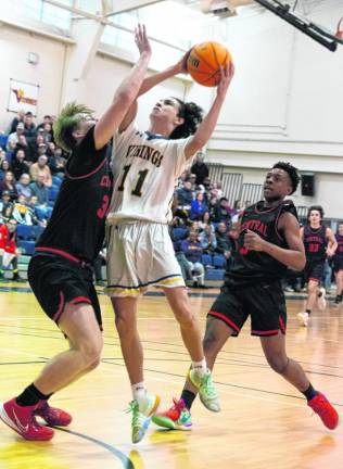 Alex Fessel aims for the basket.