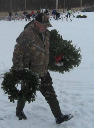 Group removes wreaths at season's end Group removes wreaths at season's end