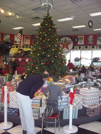 Monster Truck rides offered in exchange of gifts for the needy Photos by Don Carswell Patrons of the Chatterbox Restaurant in Augusta donated gifts for low-income families.