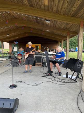 Band plays free concert in the park