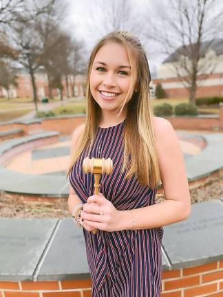 Vernon resident sings with choir Victoria Meneses