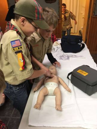 Vernon scouts learn about CPR Vernon scouts learn about CPR