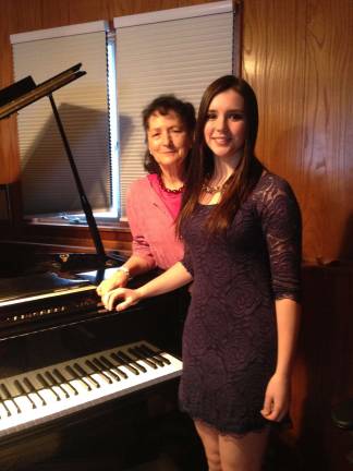 Pianist raises money for local nonprofit