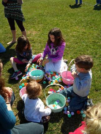 Klarity Lane, Kylie, Callum, Amara Trilling share their pile of eggs from the hunt.