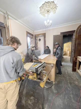 SCCC students help renovate historic Horton Mansion on campus SCCC Students in the Building Construction Technology program are instructed by their professor on the proper use of the equipment.