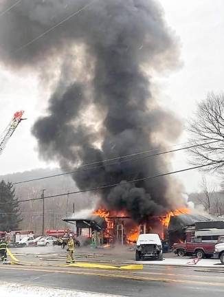 ‘Like a family member died’: Bob’s Crossroads a total loss after fire Thick black plumes rise from the fire at Bob's Crossroads Service at McCoy’s Corner in Wantage (Photo by Sheila Voelker)
