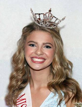 Vernon Teen crowned Miss Veteran's Day Baylee Bosma