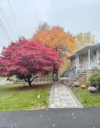 Well-kept, stylish ranch rental in Barry Lakes