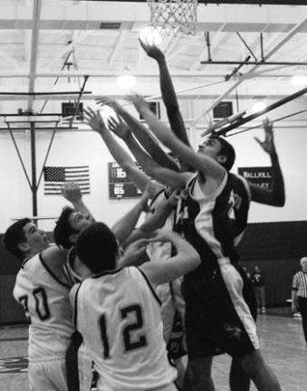 Lions sink Vikings in hoops opener Lions sink Vikings in hoops opener