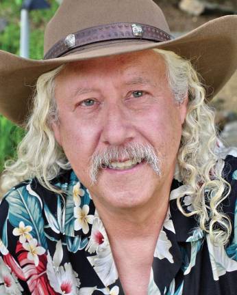 Arlo Guthrie bringing children to Morristown