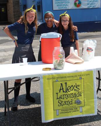 Immaculate Conception students sell lemonade for cause