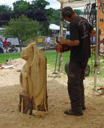 Parting shots from state fair Chainsaw artist Kenny Scoggins of Artistry in Wood is shown creating a þÄúlittle dragon.þÄù Based in Heidelberg, Miss. This is their 11th year at the fair. During the day dozens of people at a time sat down and relaxed and watched him at work.
