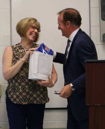 VTSD recognizes years of service PHOTOS BY MARK LICHTENWALNER Beverly Kelly receives an award from Dr. McKay marking 35 years of service to Vernon School District