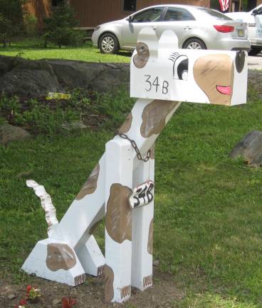 PHOTO BY JANET REDYKE This unique mailbox was spotted on Route 638 in Highland Lakes.