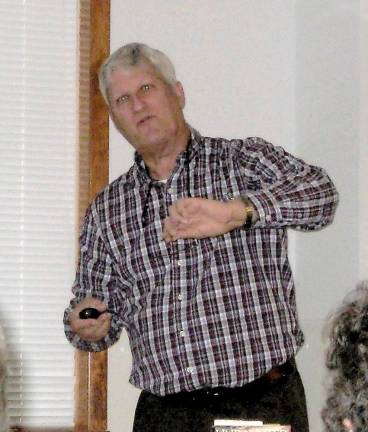 Bill Bogertman relates his trip down the Lewis and Clark trails to an interested group at the Sussex- Wantage Library.