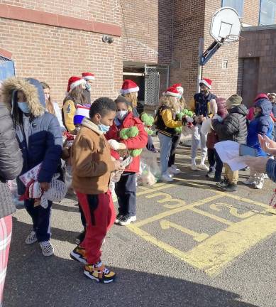 Vernon Township HS Key Club brings joy to Newark Vernon Township HS Key Club brings joy to Newark