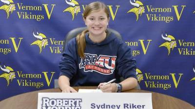 Lacrosse player Sydney Riker signs with Robert Morris University