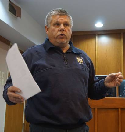 PHOTO BY VERA OLINSKI Wantage Township First Aid Squad First Lieutenant Michael Puskas encourages Wantage citizens to be trained in CPR at the Wantage Township Committee meeting.