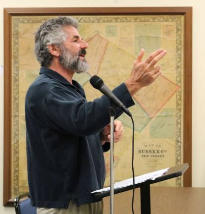 PHOTO BY MARK LICHTENWALNERLarry Kovar of Aquatic Analysis talks about the condition of Clove Lake.