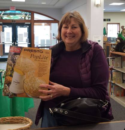 Carolyn Pomeroy picks up her popcorn prize at the Sussex-Wantage branch of the Sussex County Library.