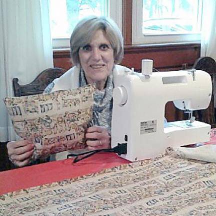 Woman’s club makes pillows for patients Elaine Kuntz from the Vernon Township Woman’s Club displays one of the dozens of pillows she makes for patients at Newton Memorial Hospital.