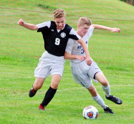 Rangers edge Vikings, 4-3 Wallkill Valley's Ryan Keena and Vernon's Kyle Dunbar battle for control of the ball.
