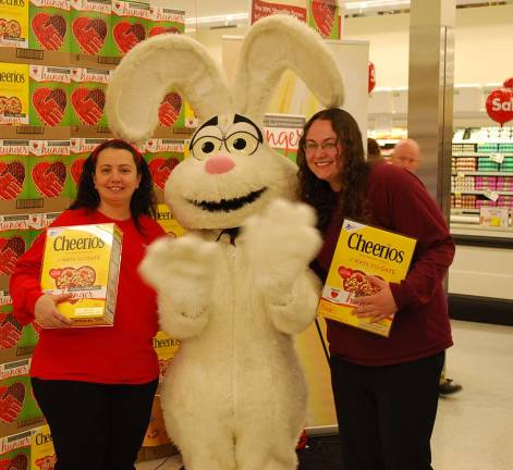 ShopRite workers honored as hunger-fighting heroes Lisa Darcy of Ogdensburg and Jennifer Campbell of Vernon.