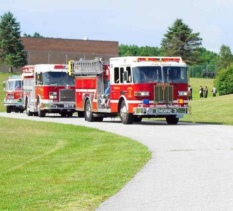 Local police and fire departments escort students to their in-person graduation. (Photo by Vera Olinsky)