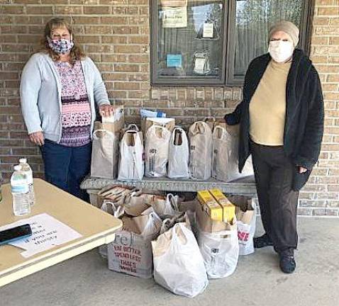 Wantage Rotary delivers to food pantry