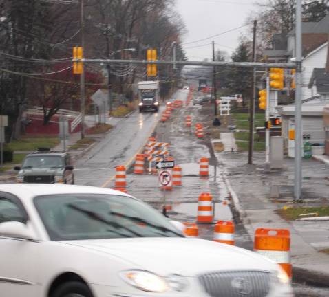 Water main breaks empty Sussex water system Photos by Vera Olinski The catastrophe began on Route 23 northbound.
