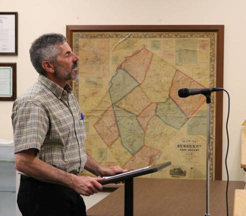 Lake cleanup could cost Sussex $10K PHOTO BY MARK LICHTENWALNER Larry Kovar addresses the Sussex Borough Council concerning Clove Lake.