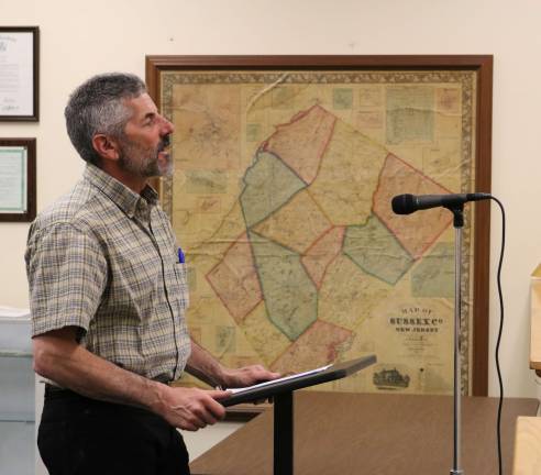 PHOTO BY MARK LICHTENWALNER Larry Kovar addresses the Sussex Borough Council concerning Clove Lake.