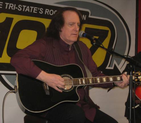 Singer Tommy James performs his song Draggin&#xfe;&#xc4;&#xf4; the Line.