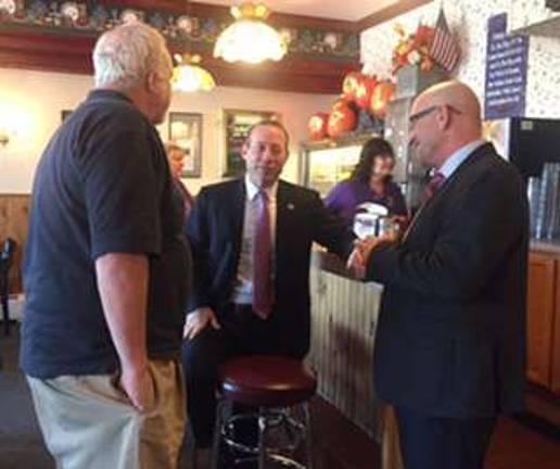 Congressional candidate visits Vernon Congressional candidate visits Vernon
