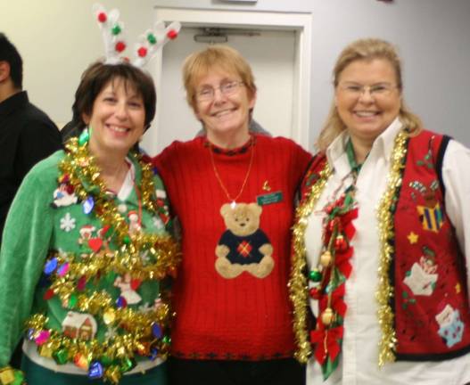 Vernon Womans Club celebrates holidays Pictured from left are the winners of the Vernon Womans Club: LeeAnn Kent, Marti Allen and Eileen Sciscoe.