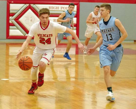 High Point's Luke Steinman dribbles the ball while Mahwah's John Baldi keeps pace.