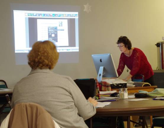 Photos by Chris Wyman Vernon Camera Club member Terry Neff is shown last week during her presentation to the club.