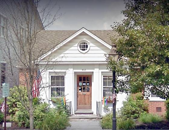 Museum director charged with criminal mischief for cutting realtor’s Christmas lights 402 Broad Street