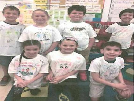 Rolling Hills students write to pen pals